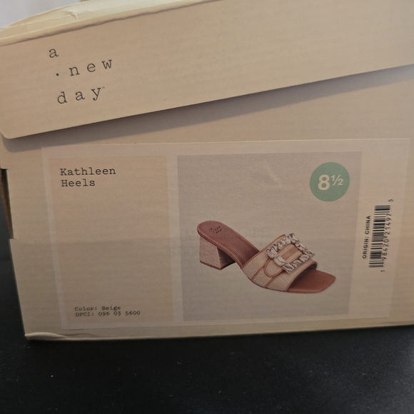 A New Day Women's Tan Slide Sandals - Picture 7 of 7